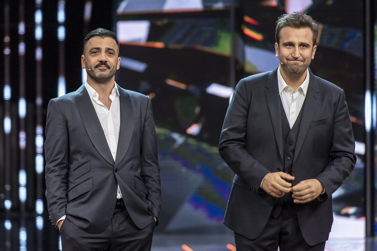 Felicissima sera – All inclusive, il restyling radical chic genera uno show dal freno a mano tirato