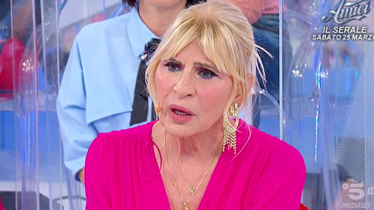 Uomini e Donne, puntata 26 aprile 2023: lite tra Tina ed Elio, Roberta discute con Aurora