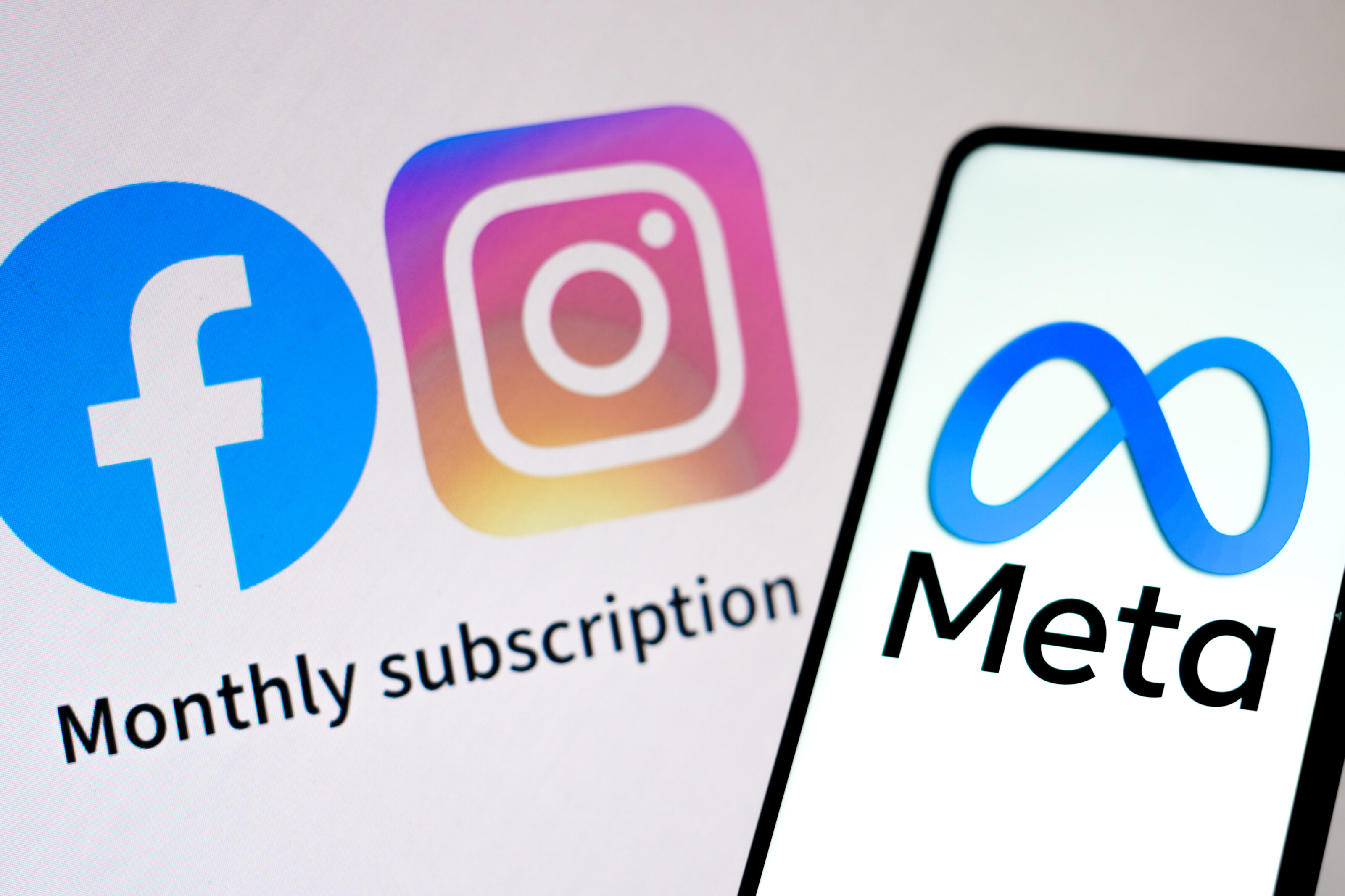 Stop alla musica italiana su Instagram e Facebook: ecco cosa è successo