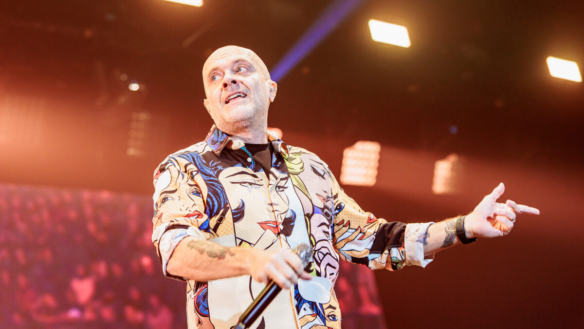 Max Pezzali stasera a Torino: la scaletta del concerto del 21 marzo 2023 e info biglietti