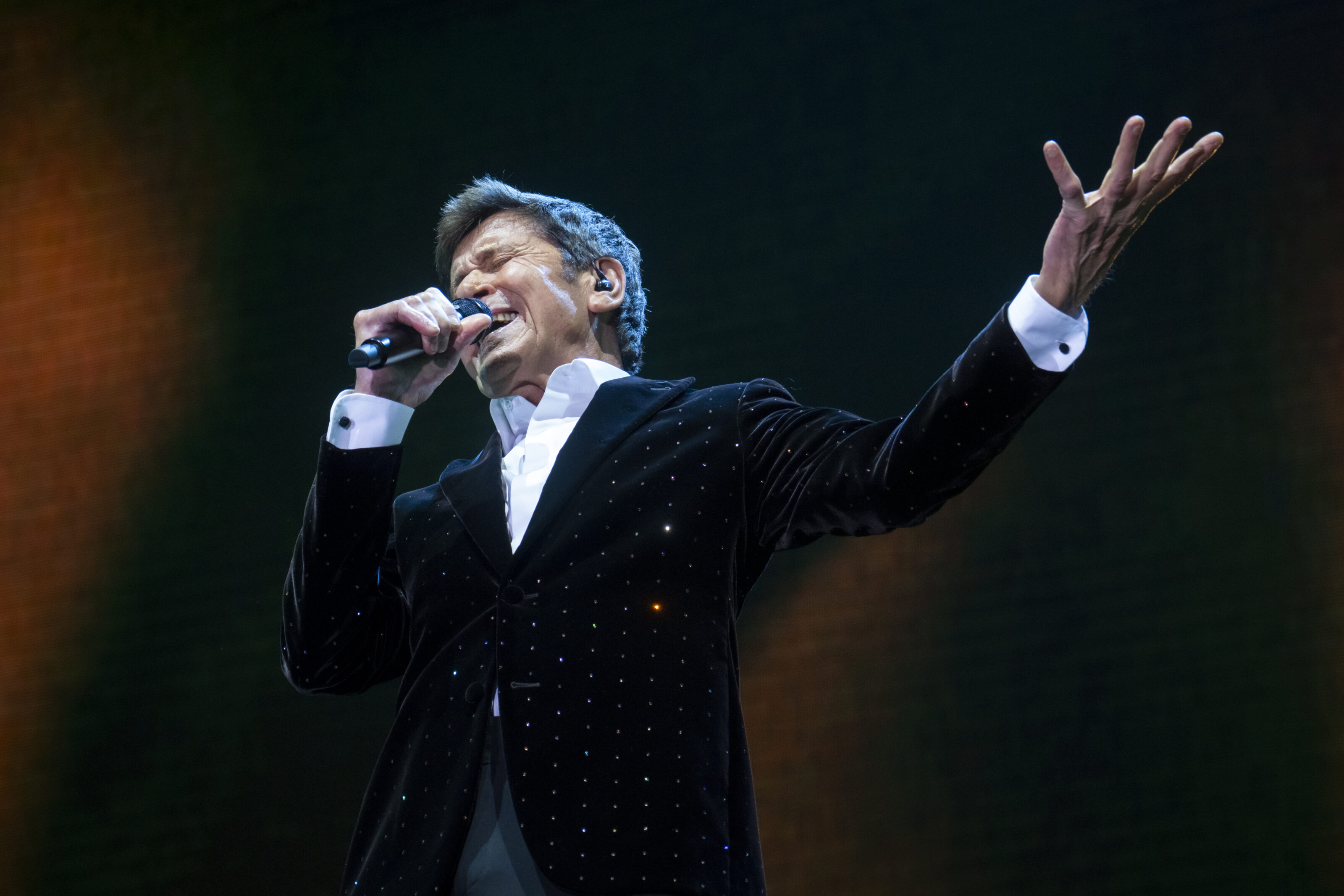 Gianni Morandi in concerto a Firenze con la tappa del “Go Gianni Go” tour: scaletta e biglietti