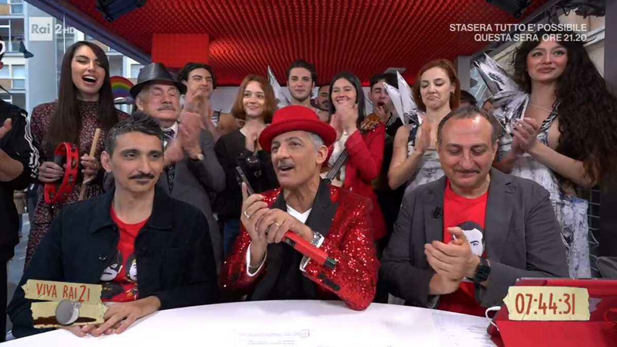 Viva Rai 2, Giorgia Meloni al telefono con Fiorello: la miglior imitazione di se stessa