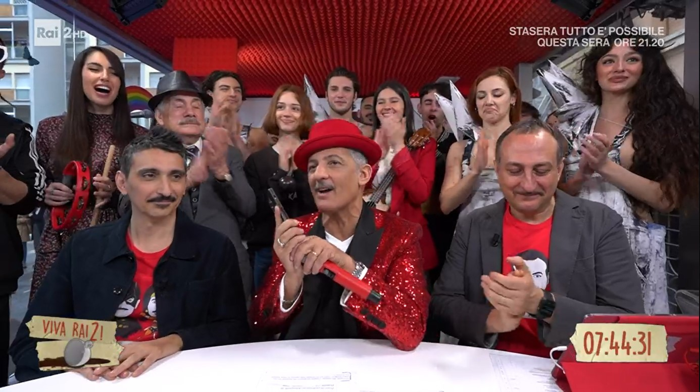 Viva Rai 2, Giorgia Meloni al telefono con Fiorello: la miglior imitazione di se stessa