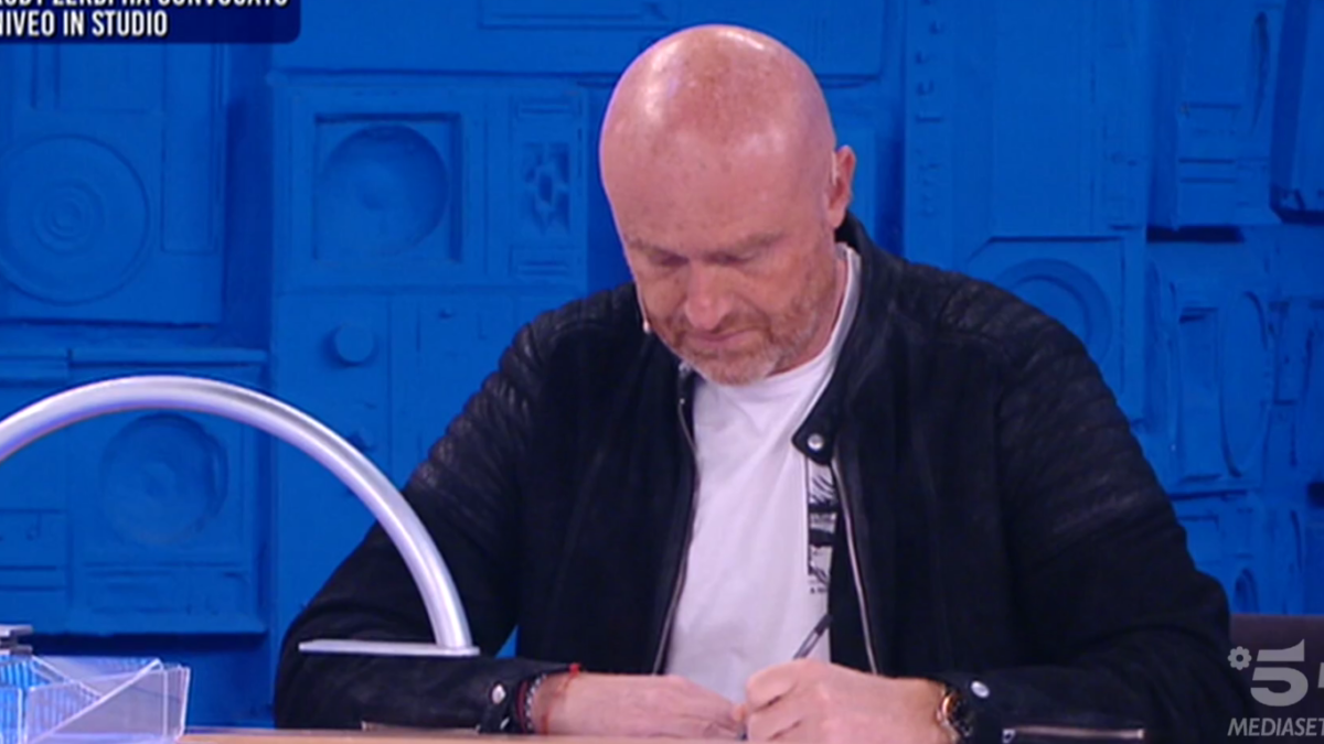 Amici, anticipazioni 15 marzo 2023: primo guanto di sfida, Aaron contro Wax