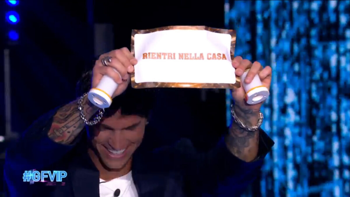 Grande Fratello Vip 7, Andrea Maestrelli eliminato, ma pesca il biglietto di rientro