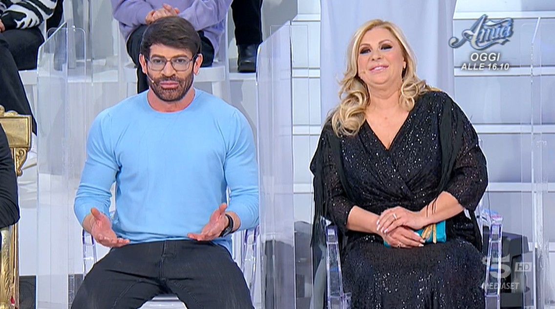 Uomini e Donne, puntata di oggi 9 marzo 2023: Armando vince la sfilata