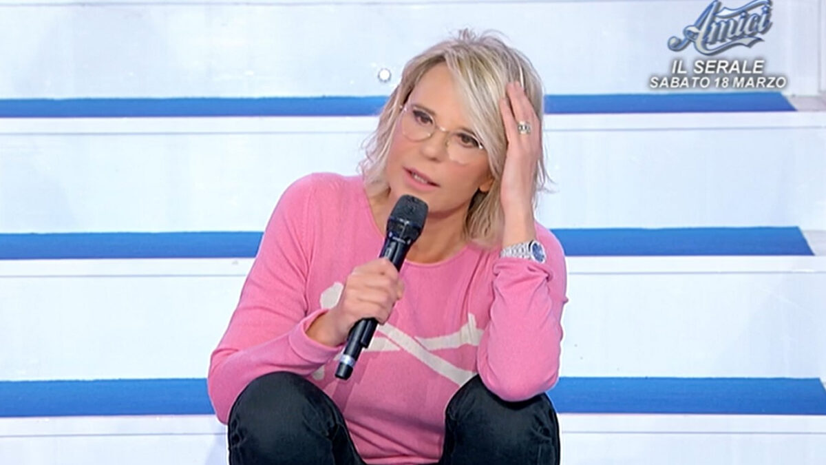 Uomini e Donne puntata 15 marzo 2023: Maria De Filippi manda via Desdemona dopo una segnalazione