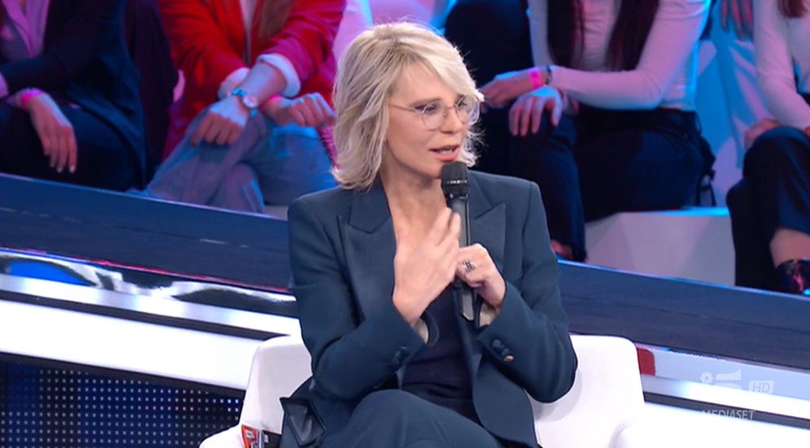 Ascolti tv sabato 1° aprile 2023: Amici a 3,8 mln (26%), Il cantante mascherato a 2 mln (17%)