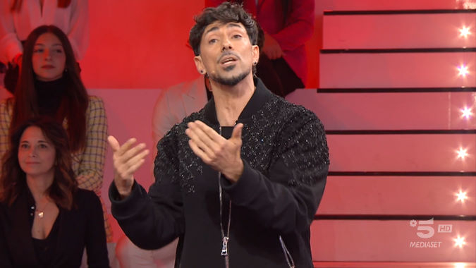 Amici, anticipazioni serale 22 aprile 2023: registrazione sesta puntata, ospiti, chi sarà eliminato? #AmiciSpoiler