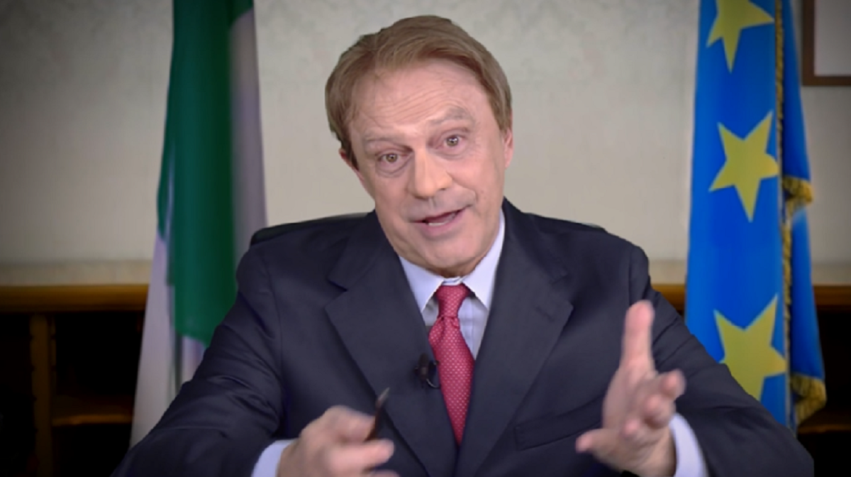 Fratelli di Crozza, debutta il ministro Lollobrigida: “Ma perché non se po’ dì sostituzione etnica? Ma mi’ cognata so’ anni che lo dice”
