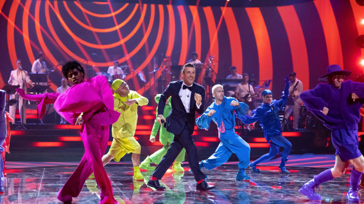 Ci vuole un fiore, Francesco Gabbani a TvBlog: “Cosa aspettarsi? Un grande show, un varietà a tutti gli effetti” (intervista video)