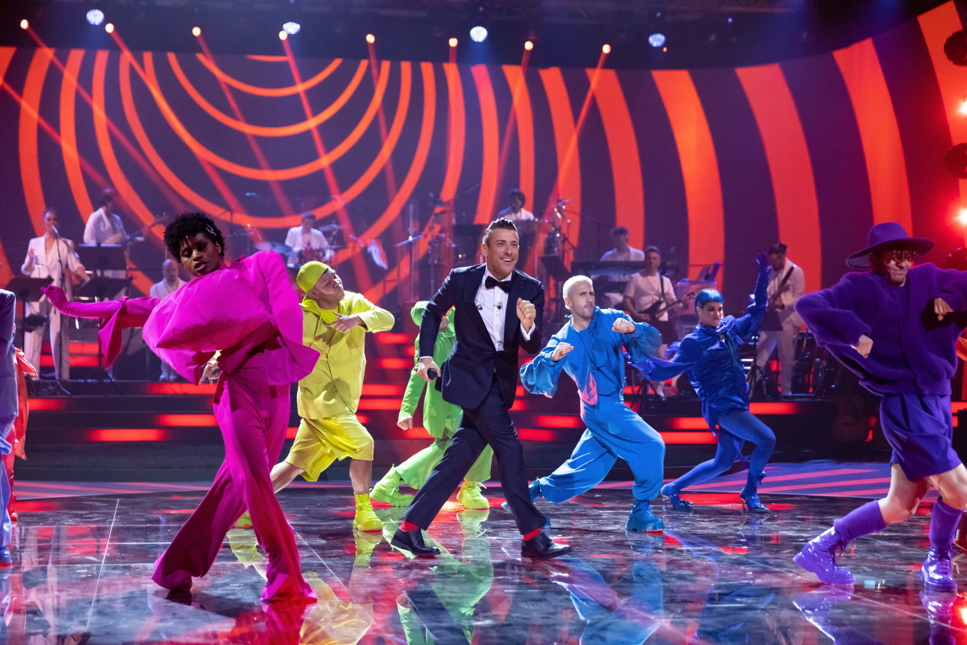 Ci vuole un fiore, Francesco Gabbani a TvBlog: “Cosa aspettarsi? Un grande show, un varietà a tutti gli effetti” (intervista video)