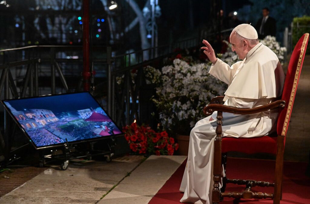 Via Crucis 2023 in diretta tv ma senza Papa Francesco al Colosseo