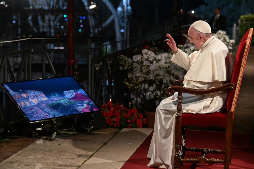 Via Crucis 2023 in diretta tv ma senza Papa Francesco al Colosseo