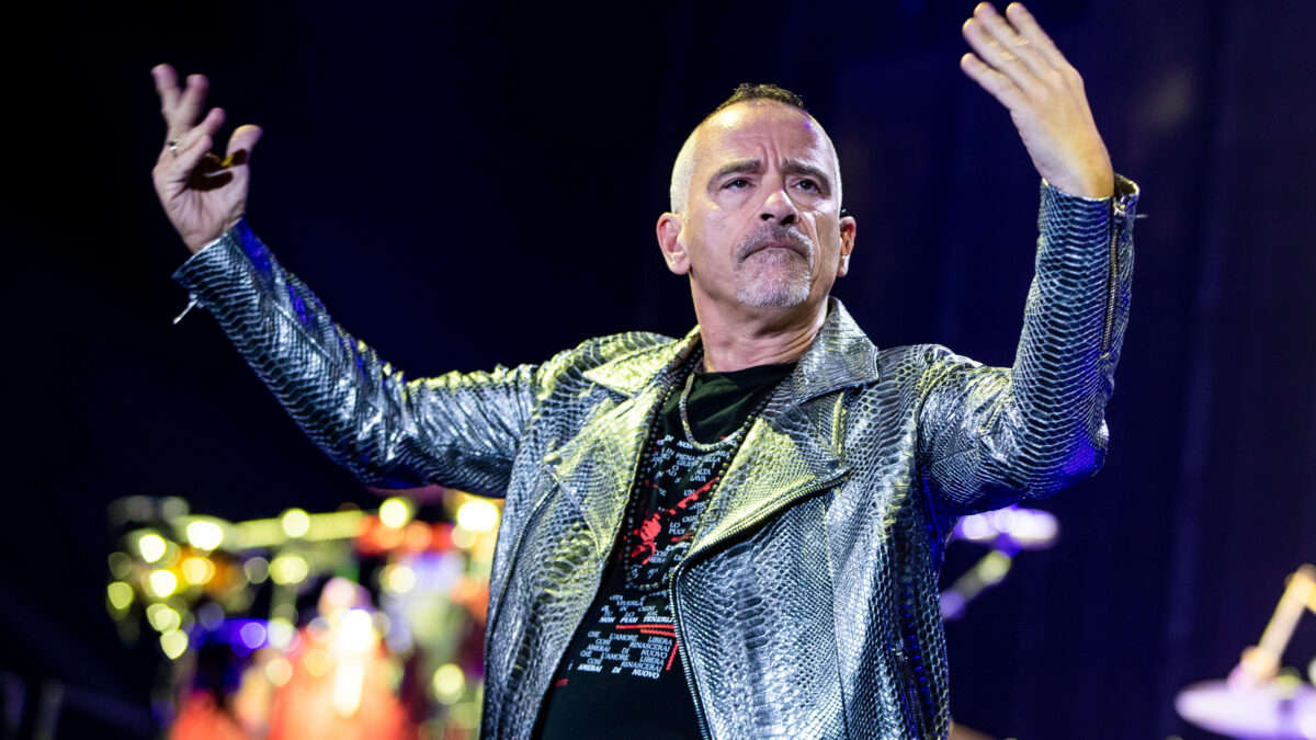 Concerto 4 aprile 2023, Eros Ramazzotti a Firenze: la scaletta al Mandela Forum e info biglietti