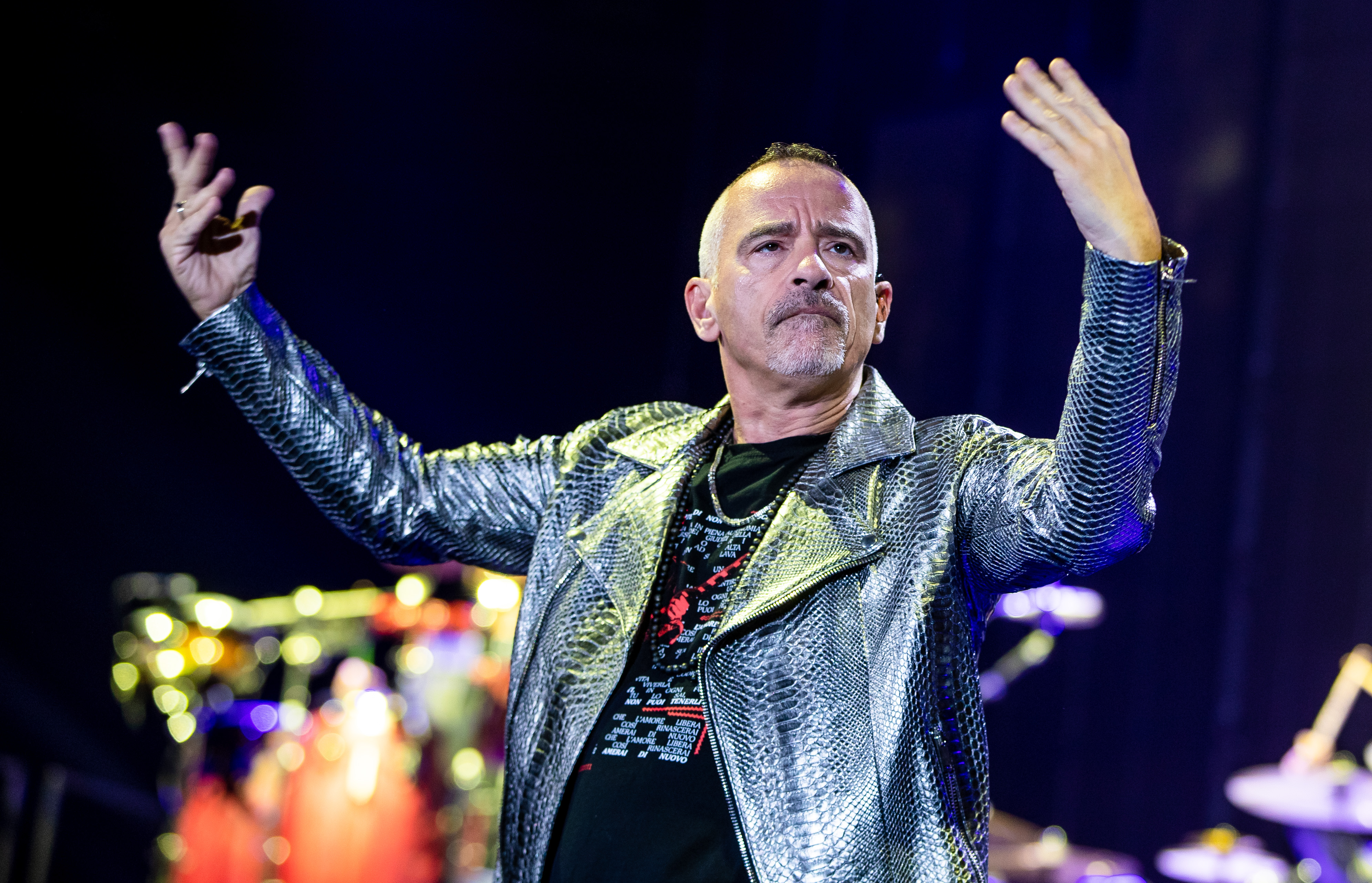Concerto 4 aprile 2023, Eros Ramazzotti a Firenze: la scaletta al Mandela Forum e info biglietti