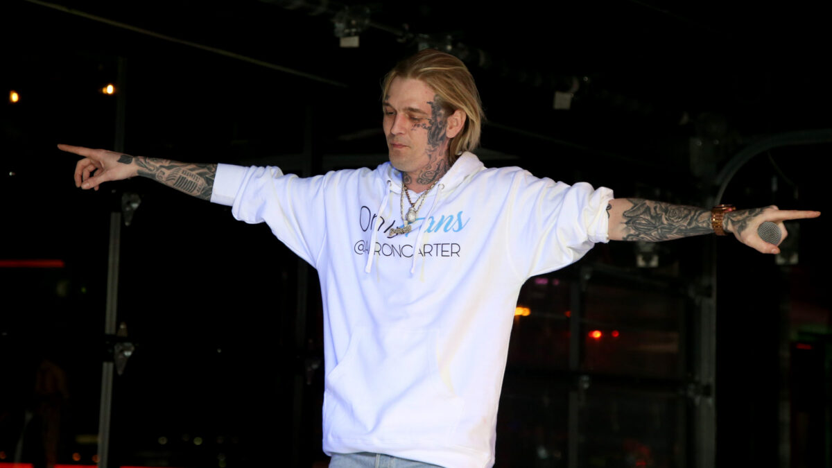 Aaron Carter, svelata la causa della morte ma l’ex fidanzata esprime i suoi dubbi