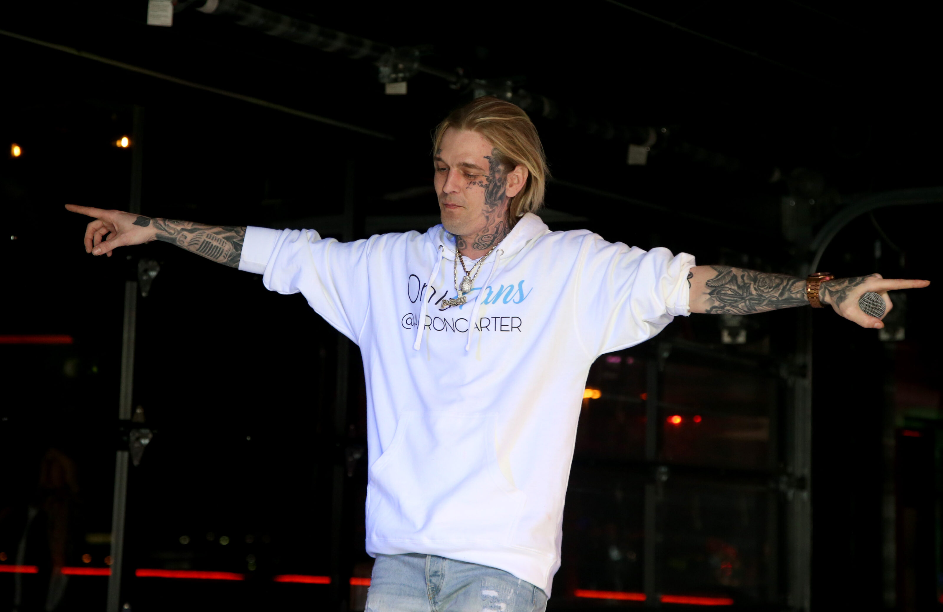 Aaron Carter, svelata la causa della morte ma l’ex fidanzata esprime i suoi dubbi
