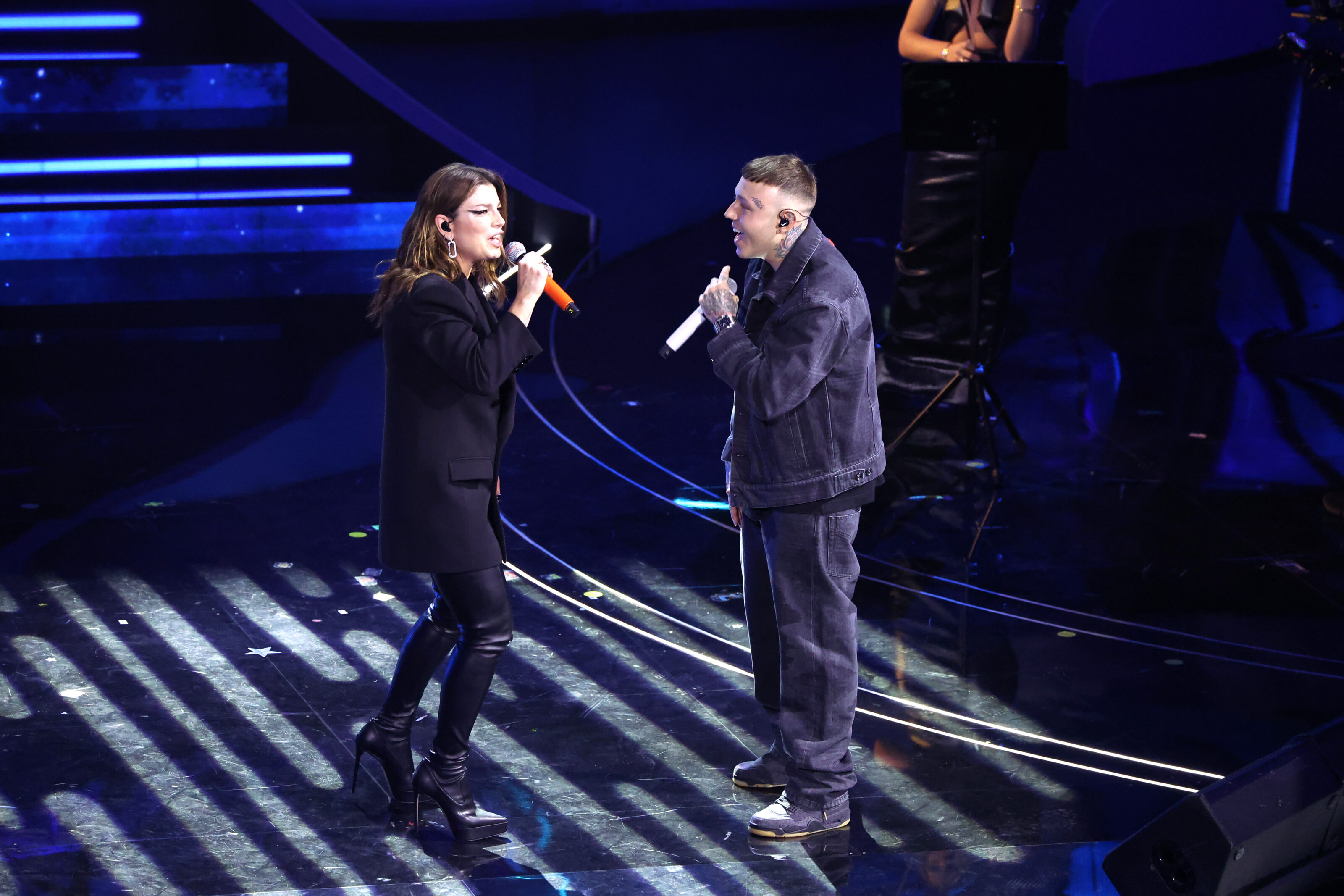 Emma e Lazza in duetto durante il concerto all’Arena di Verona (video esibizione)