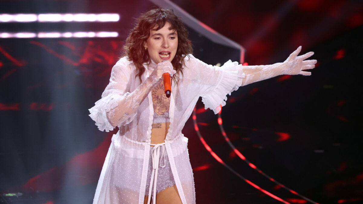 Classifica Fimi, singoli e album: Lazza in top ten con 2 canzoni, Madame debutta alla numero 1