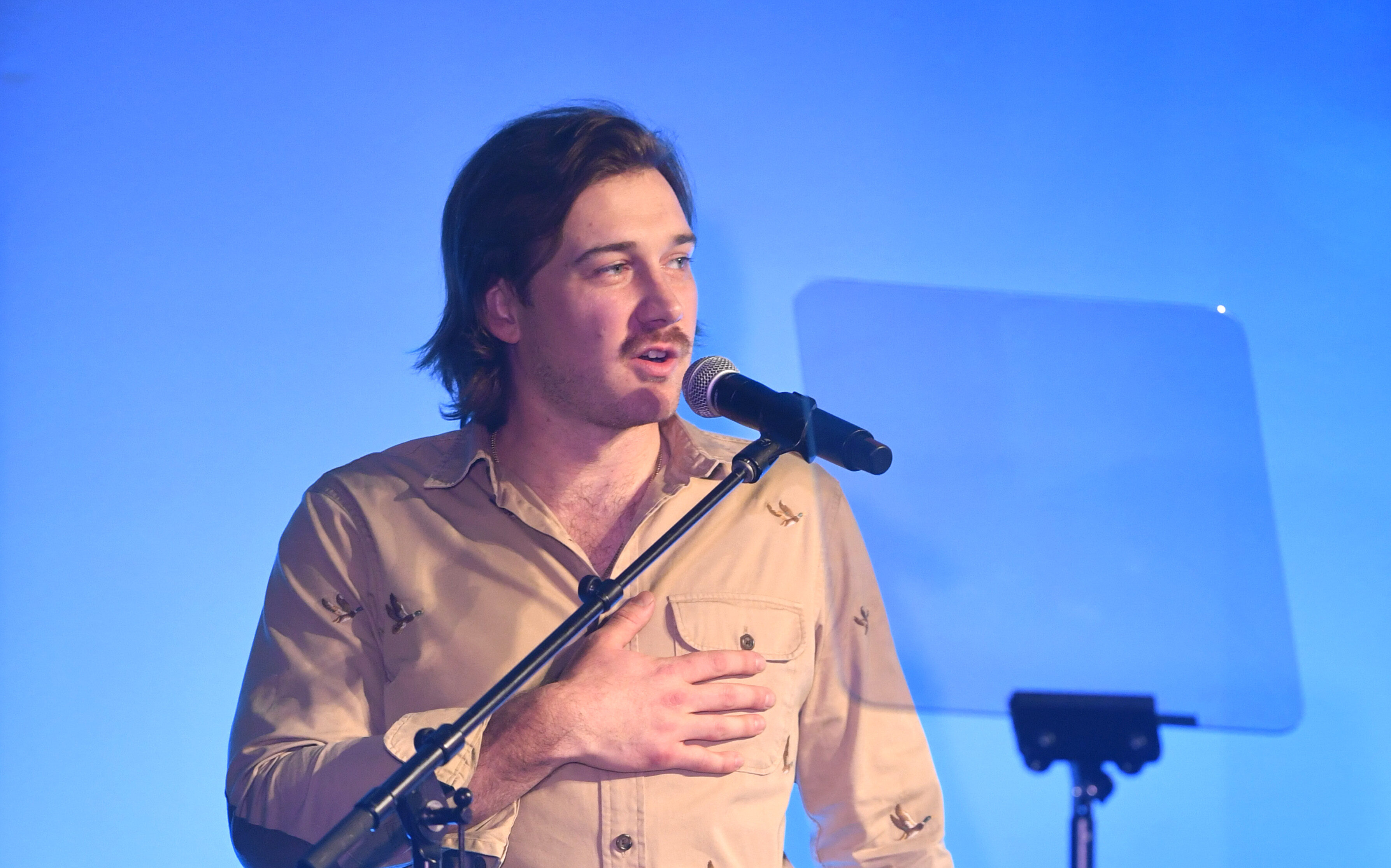 Last night, Morgan Wallen: traduzione e testo della canzone (al numero 1 in America)