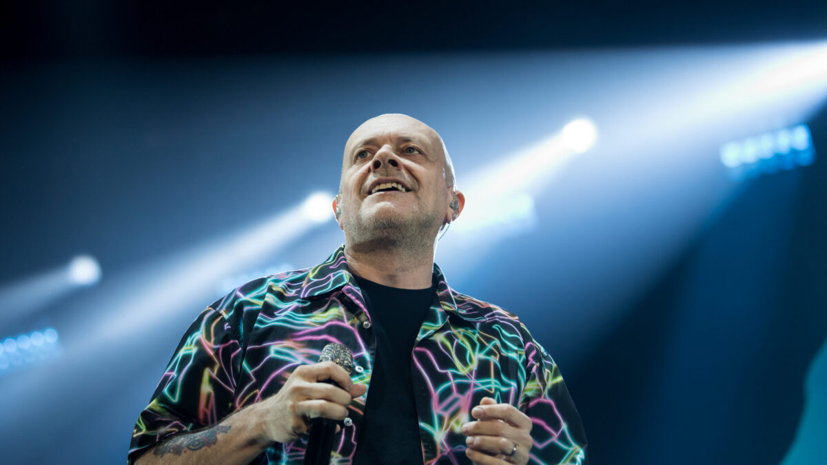 Concerto 28 aprile 2023, Max Pezzali a Milano: la scaletta al Forum di Assago, biglietti e info utili