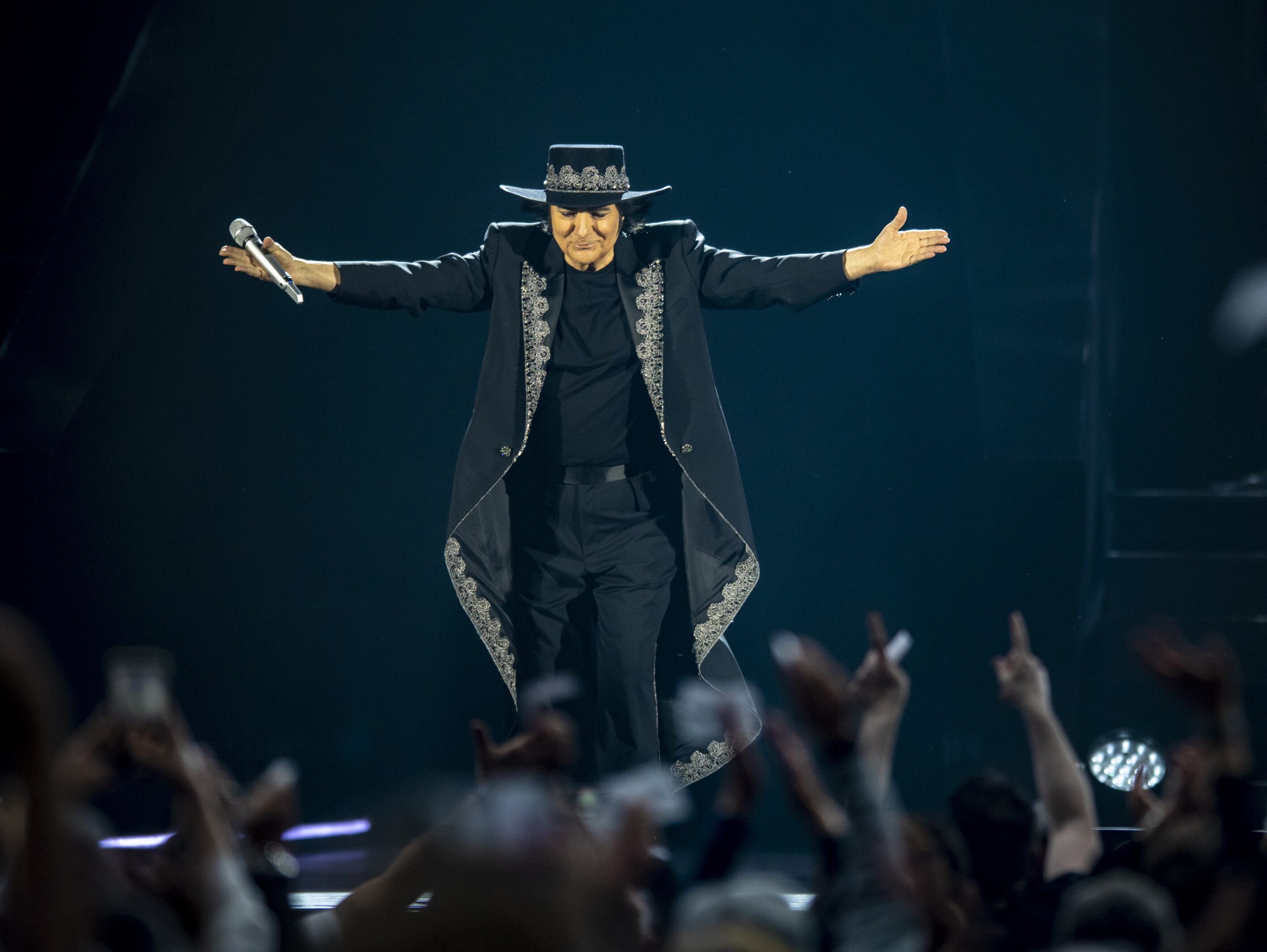 Renato Zero, Firenze, 9 marzo 2024: la scaletta del concerto, orario e info biglietti