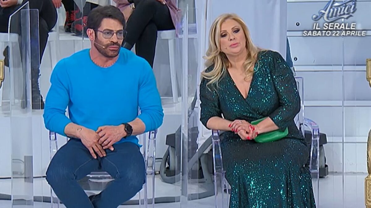 Uomini e Donne puntata 19 aprile 2023: Tina contro Elio, lite tra Paola e Gemma