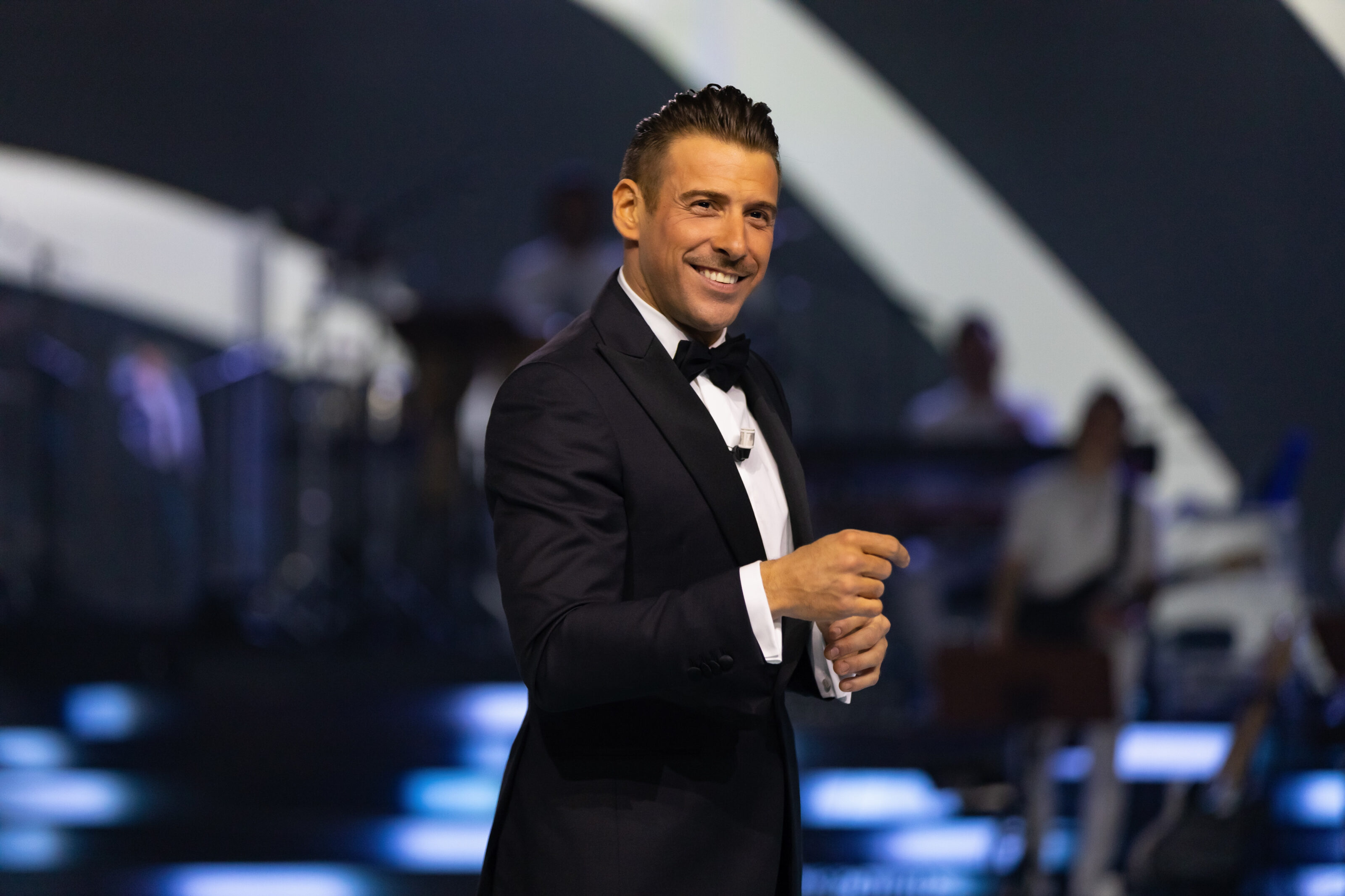 Intervista video a Francesco Gabbani, conduttore della seconda edizione di “Ci vuole un fiore”