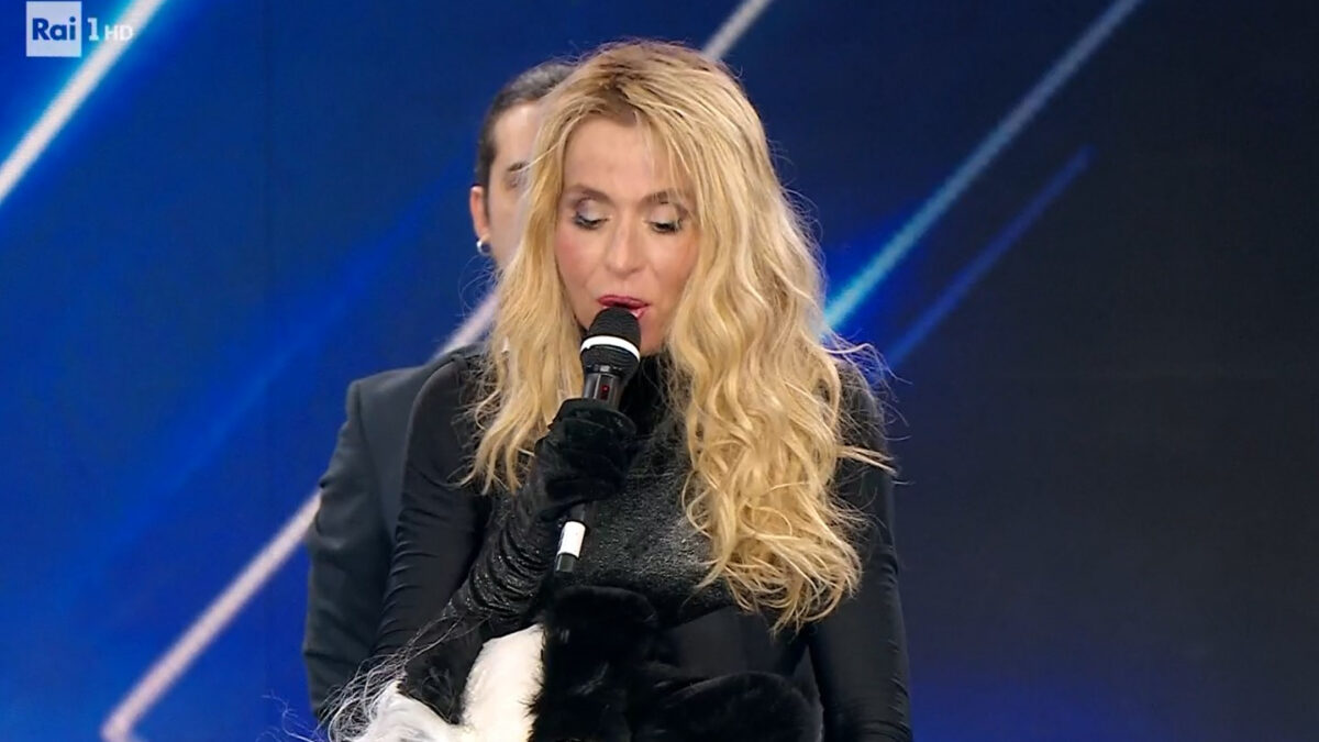 Il Cantante Mascherato 4: eliminato Scoiattolo Nero, ecco chi è
