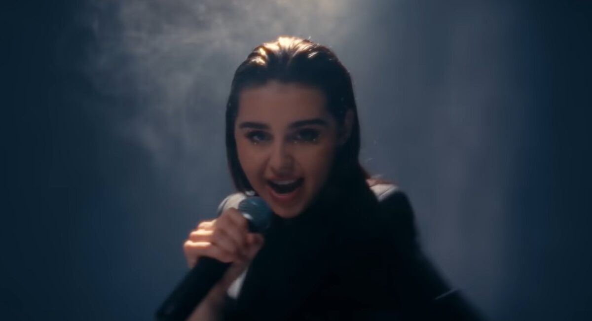 Eurovision 2023, Alessandra pubblica Queen of Kings in italiano (video e testo)