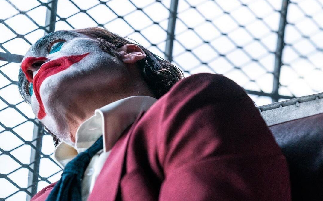 Joker: Folie à Deux – Todd Phillips annuncia fine riprese con nuove immagini di “Joker 2”