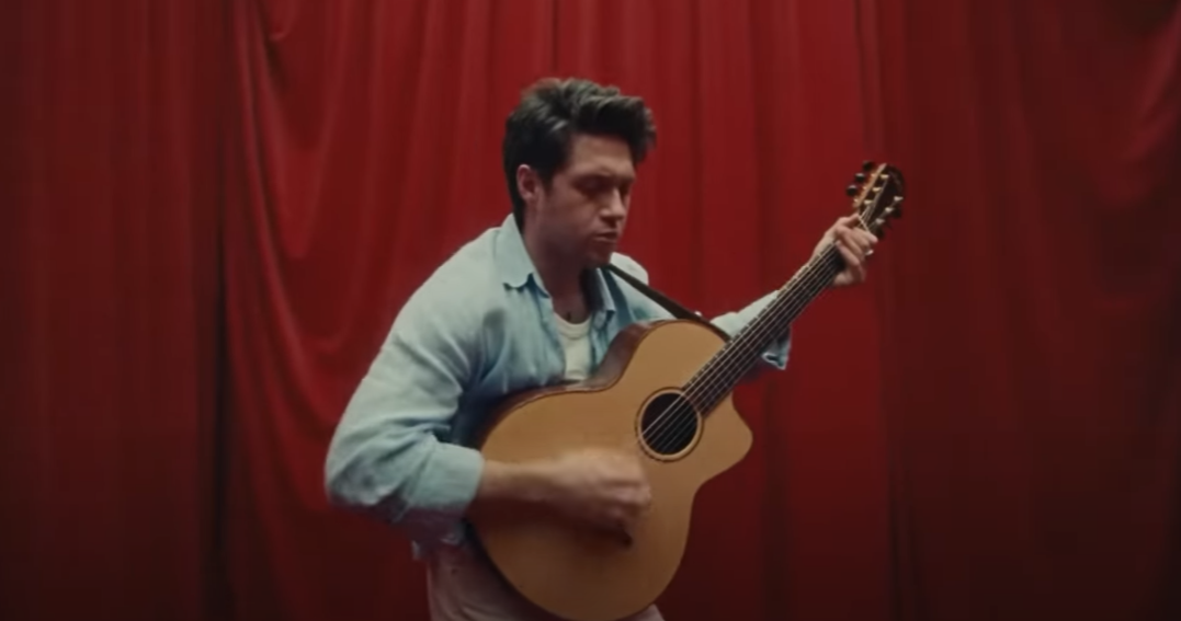 Heaven, Niall Horan: testo, traduzione e significato, ascolta la canzone (video)