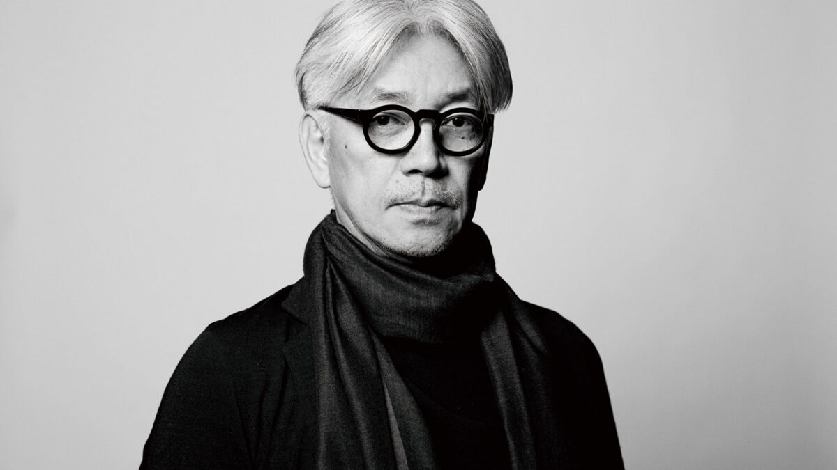 Ryuichi Sakamoto è morto: l’iconico compositore premio Oscar in 10 film e colonne sonore