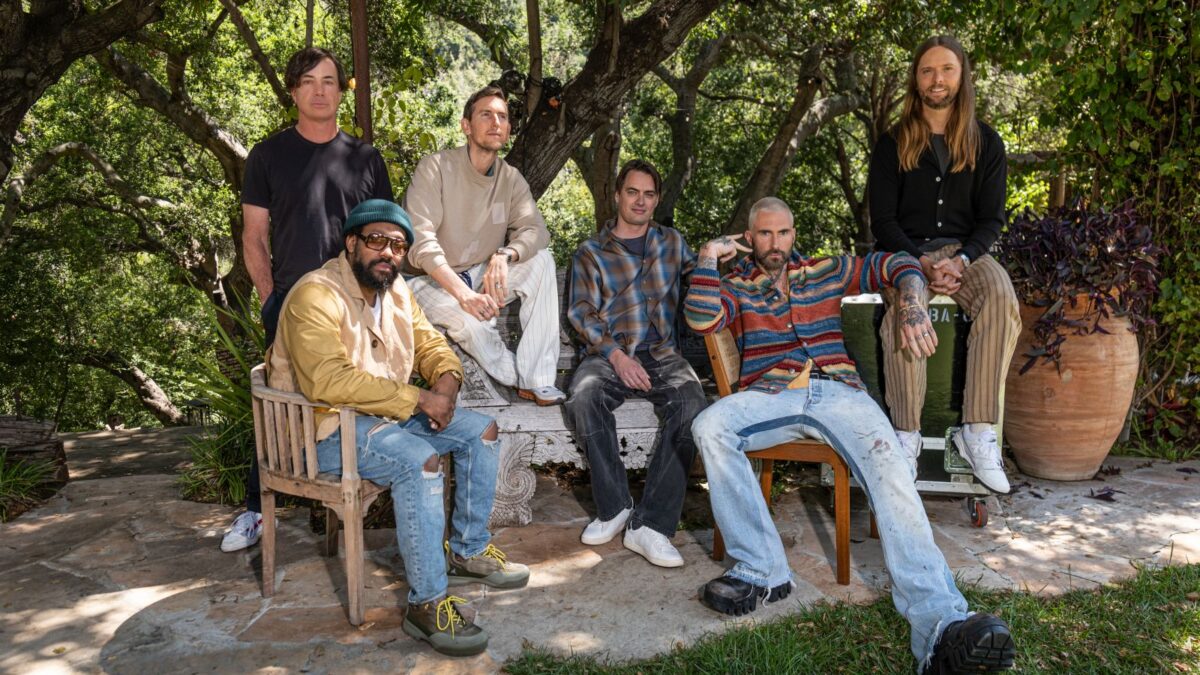 Middle Ground, Maroon 5: traduzione, testo e video della canzone