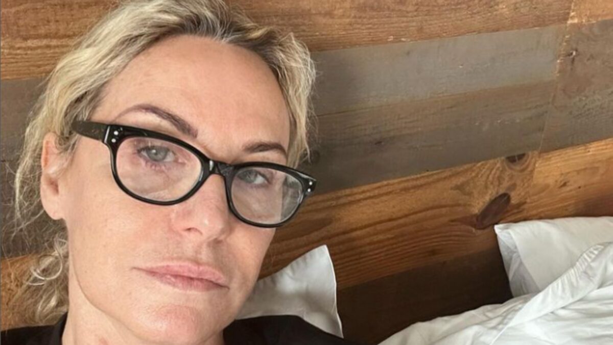 È sempre mezzogiorno, salta la diretta: Antonella Clerici bloccata nel letto con la febbre