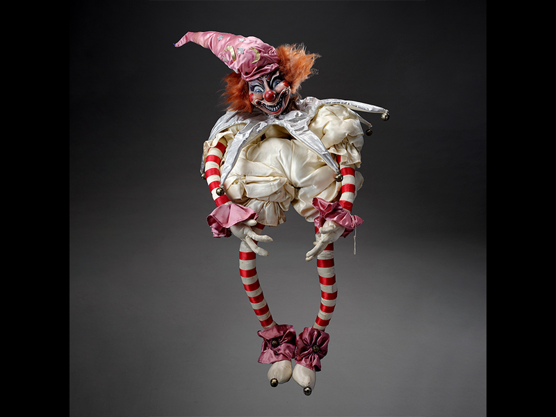Cinema & memorabilia: Asta di Prop Store con il clown di “Poltergeist”, la testa-ragno de “La Cosa” e un abito della Principessa Leia