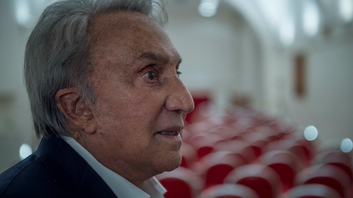 Emilio Fede, il malinconico tramonto in diretta social tra ricordi e richieste di aiuto