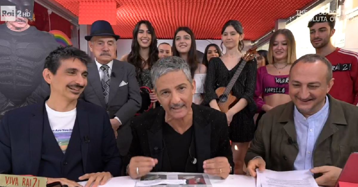 Lucia Annunziata, Fiorello ironizza: “Italiani disperati”. Poi la finta lettera di dimissioni: “Non voglio farmi bionda come Giorgia Meloni”