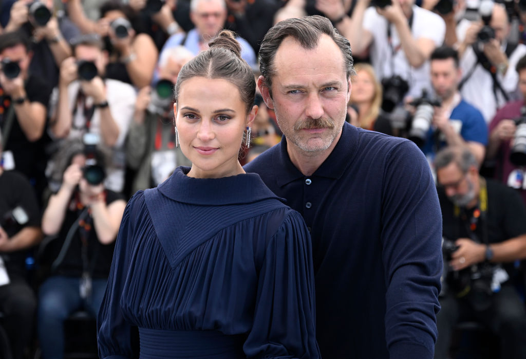 Firebrand: foto da Cannes 2023 con Jude Law e Alicia Vikander