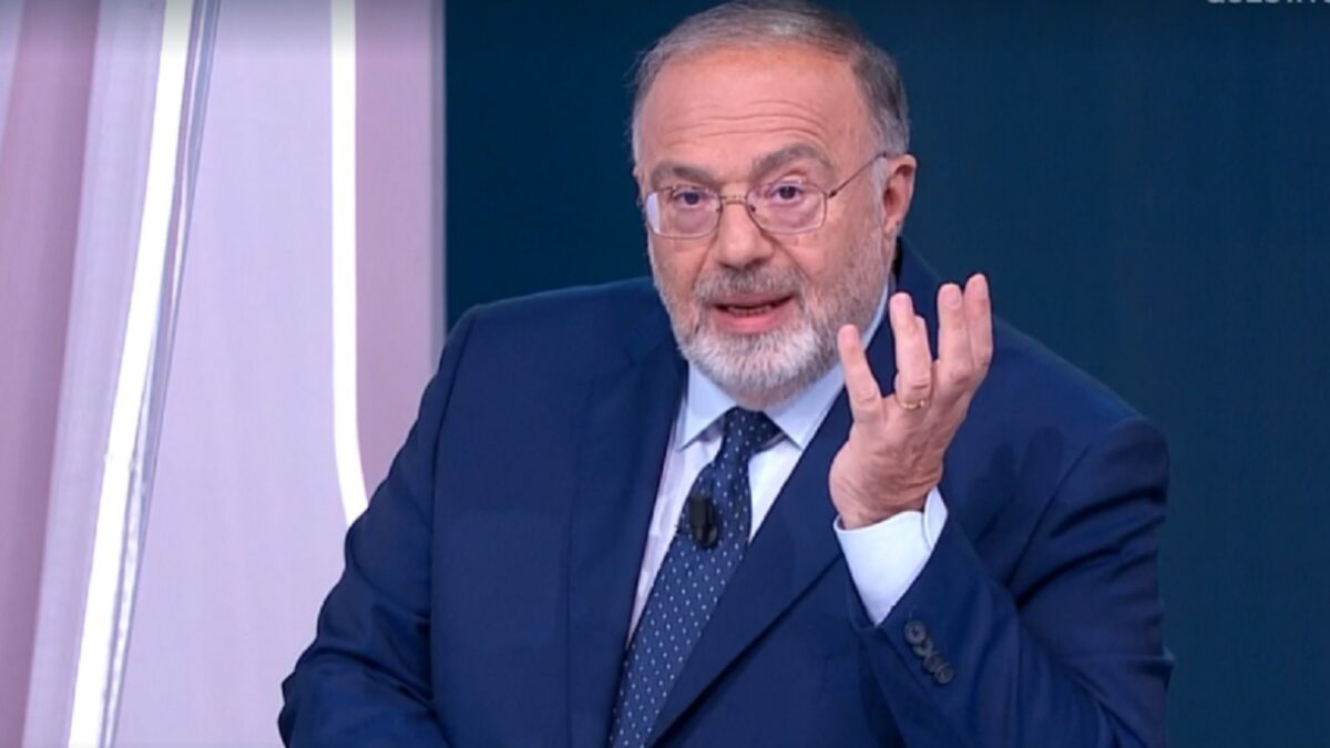Tv Talk, Massimo Bernardini commenta l’uscita di Fabio Fazio: “Una cosa paradossale. La Rai ha tergiversato”