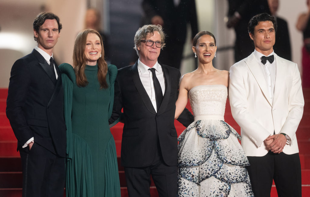 May December: foto da Cannes 2023 con Natalie Portman e Julianne Moore
