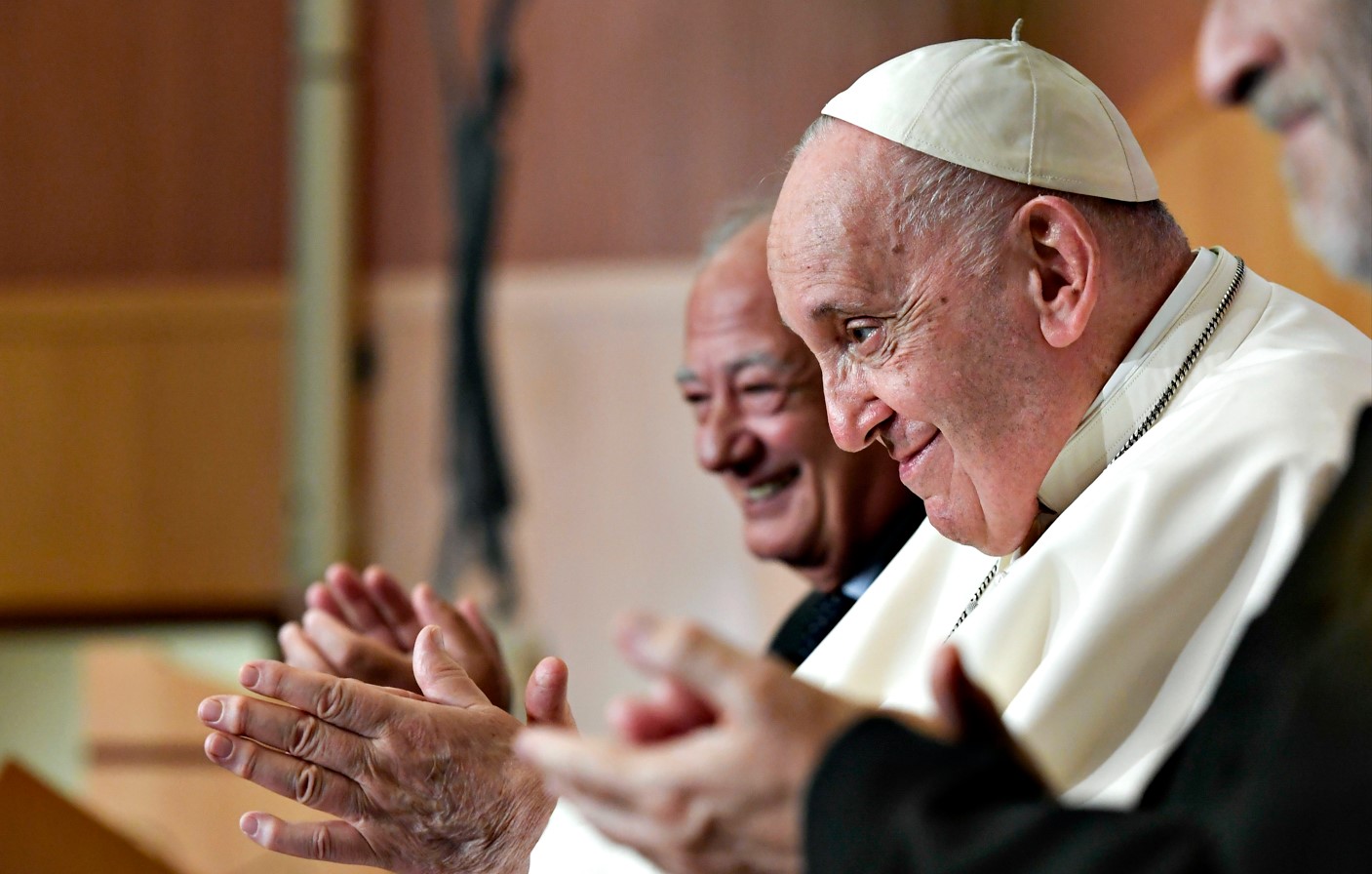 Papa Francesco ospite in studio di A sua immagine: per la prima volta un Pontefice in Rai (FOTO)