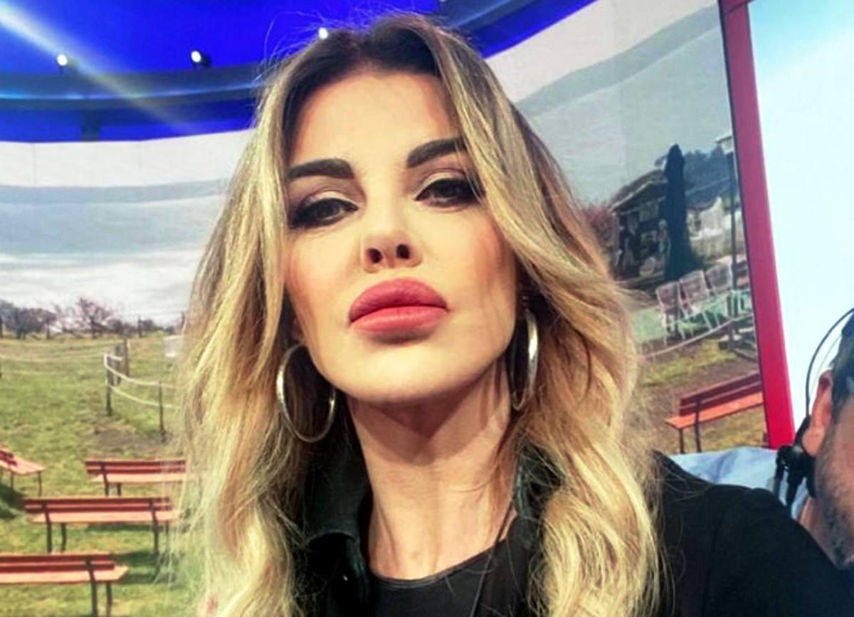 Non sono una signora, idea seconda serata nell’estate di Rai2. Alba Parietti: “Non ne so nulla, attendo notizie” (Retroscena TvBlog)