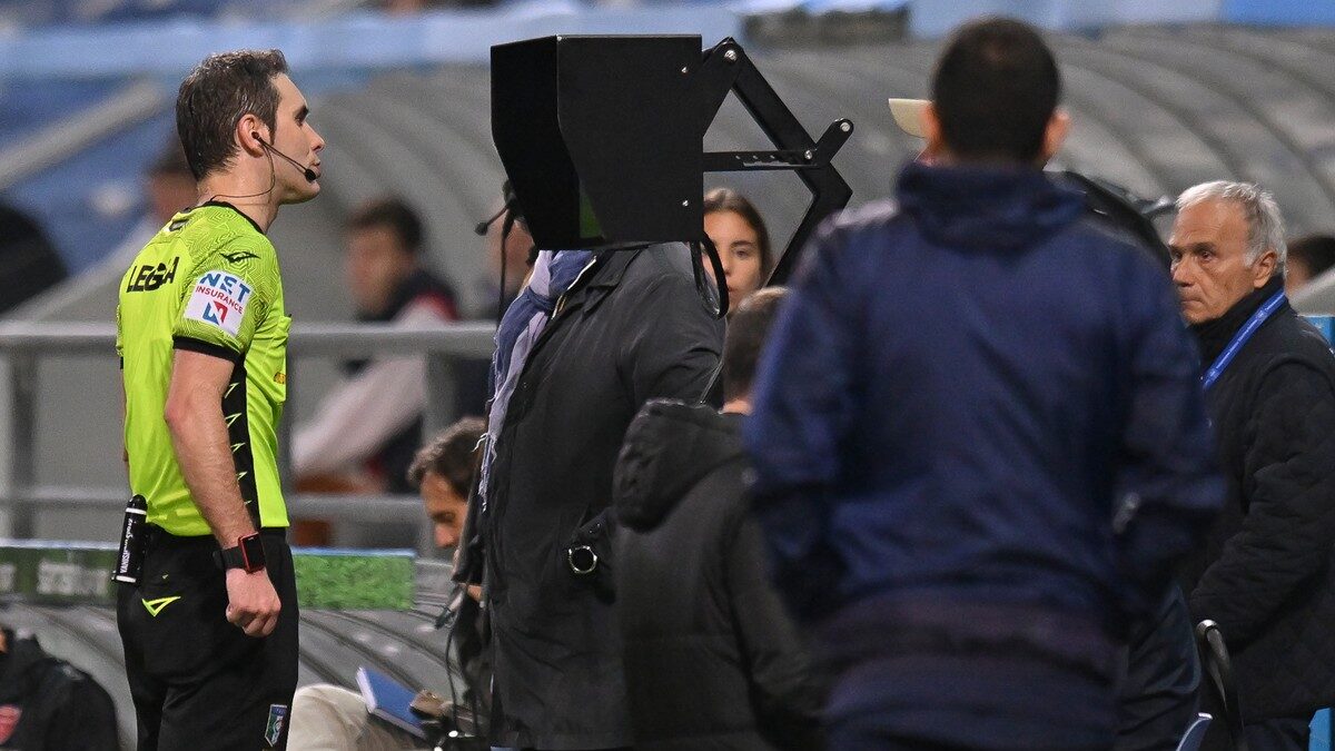 Serie A, i dialoghi degli arbitri con il Var saranno pubblicati dopo le partite: l’annuncio della Figc