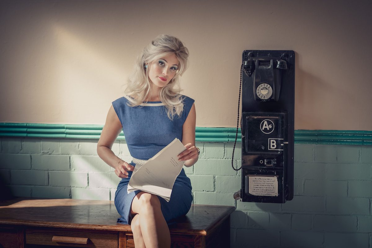 Funny Woman, la serie inglese su Sky e NOW non è così funny: trama, cast e recensione