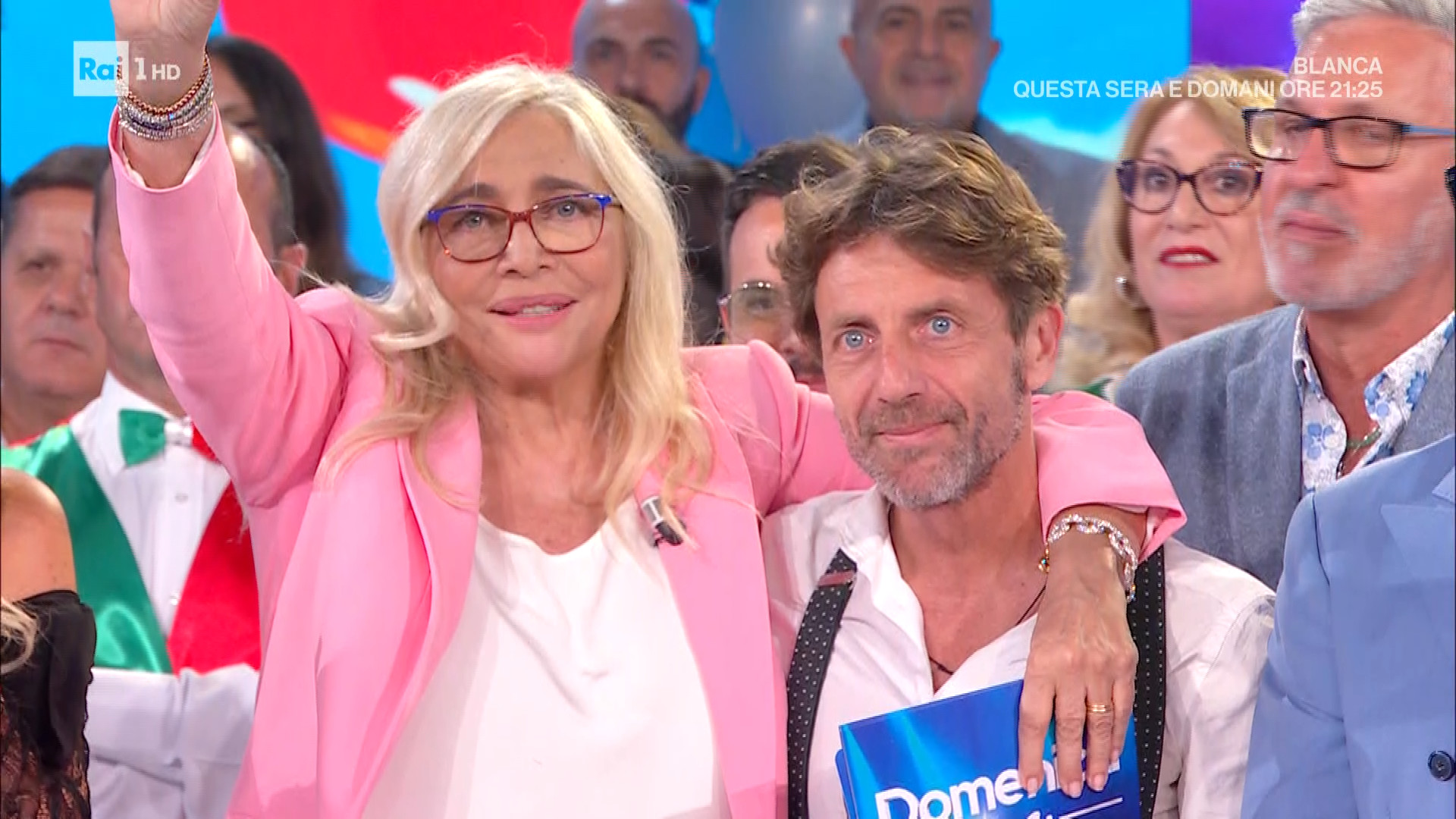 Domenica IN, ultima puntata della 47a edizione tra ringraziamenti e lacrime. Mara Venier: “Non è stato facile, ma non mollo” (VIDEO)