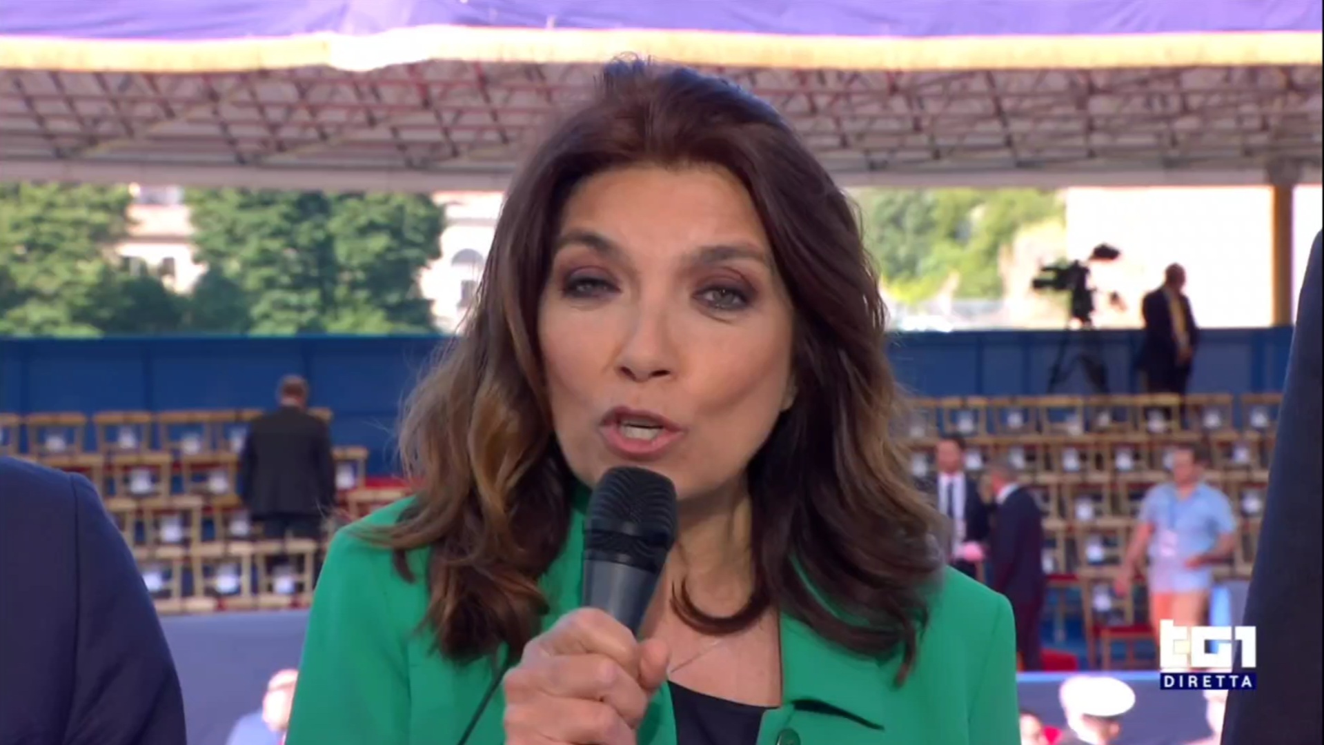 Gaffe di Elisa Anzaldo sulla Festa della Repubblica: “Gli italiani scelsero la monarchia” (VIDEO)