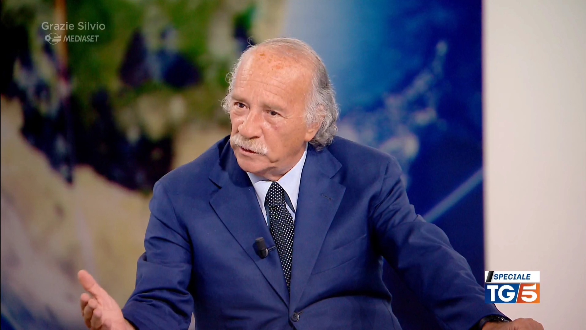 Clemente Mimun sul suo Tg5 e Silvio Berlusconi: “Sì, siamo un po’ orientati. A me Berlusconi piaceva”