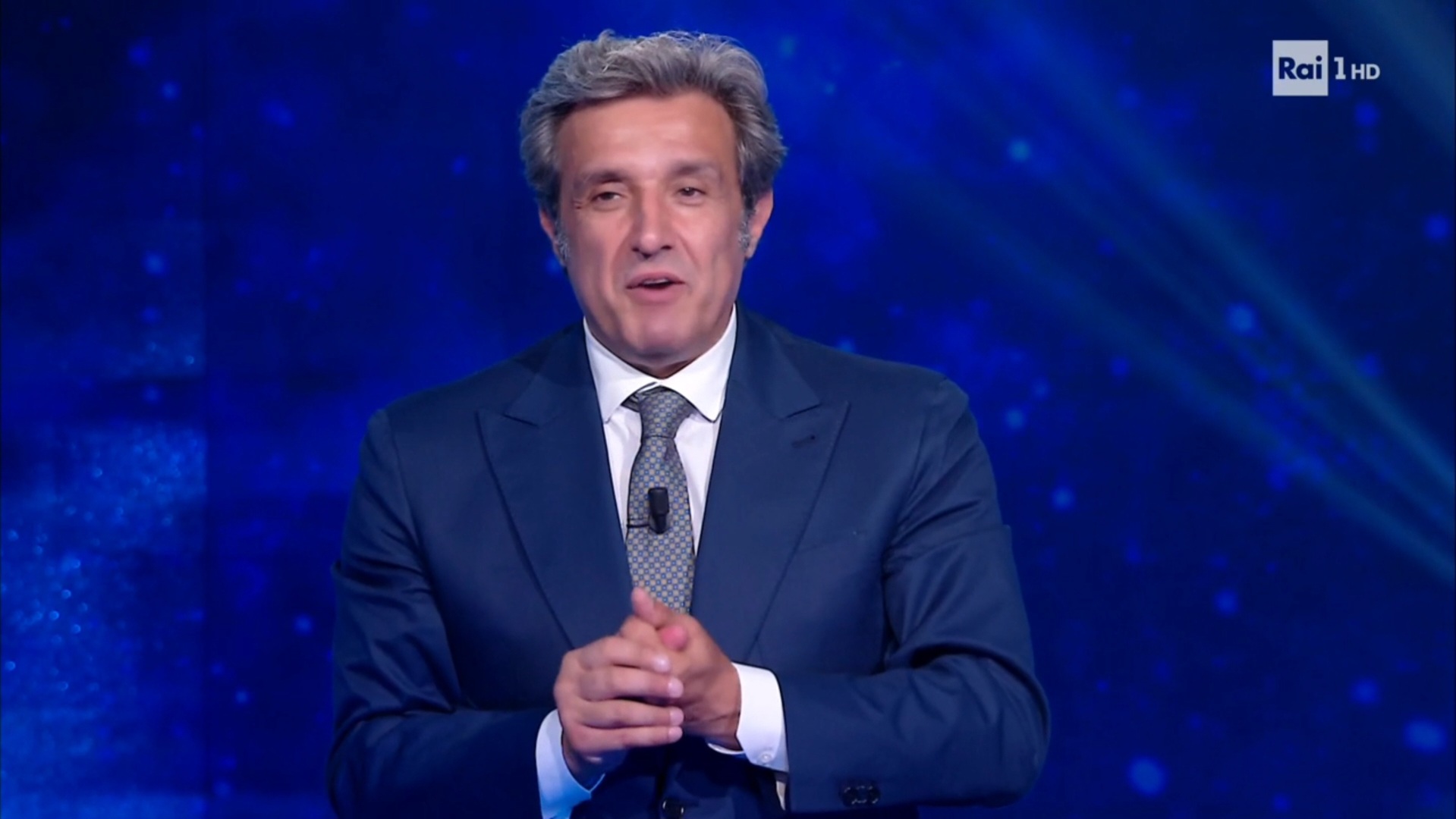 Flavio Insinna saluta L’Eredità: “La mia eredità siete voi” (VIDEO)
